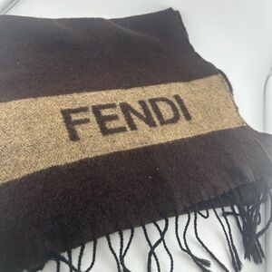 Fendi scar 100% authentic! Perfect for fall